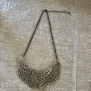 Elegant Gold Flower Necklace